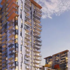 Modern 1-bedroom Den With Convenient Computer Setup, And Pet-friendly Environment, An Ideal For Travellers Apartment Vancouver